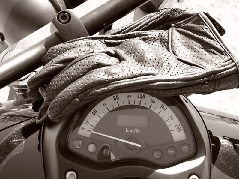 Choisir ses gants de scooter pour l'été