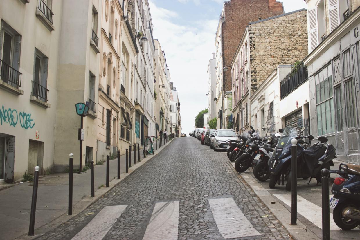 Paris : bientôt le stationnement payant pour les deux roues ?