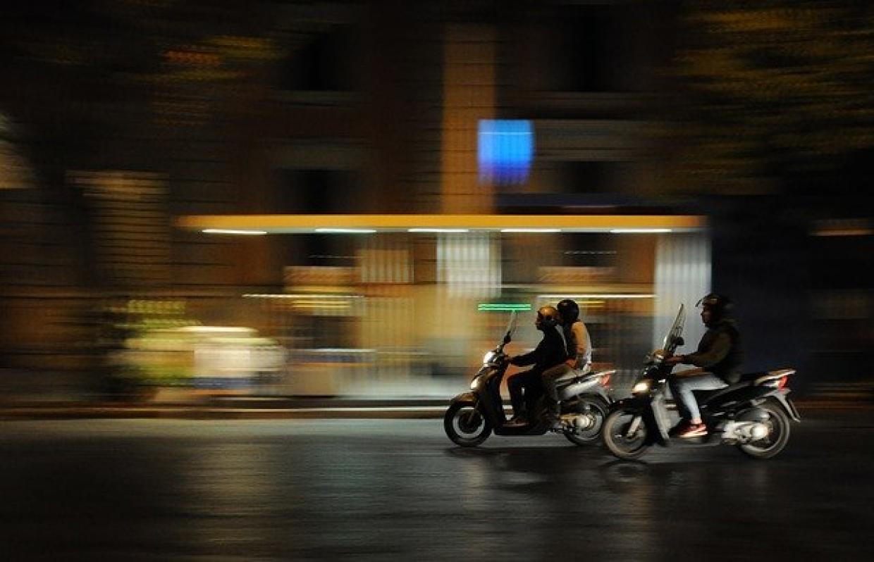Sécurité et scooter : nos conseils pour rouler de nuit