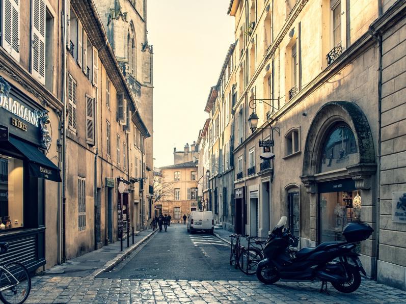 Un scooter ou un vélo en ville ?